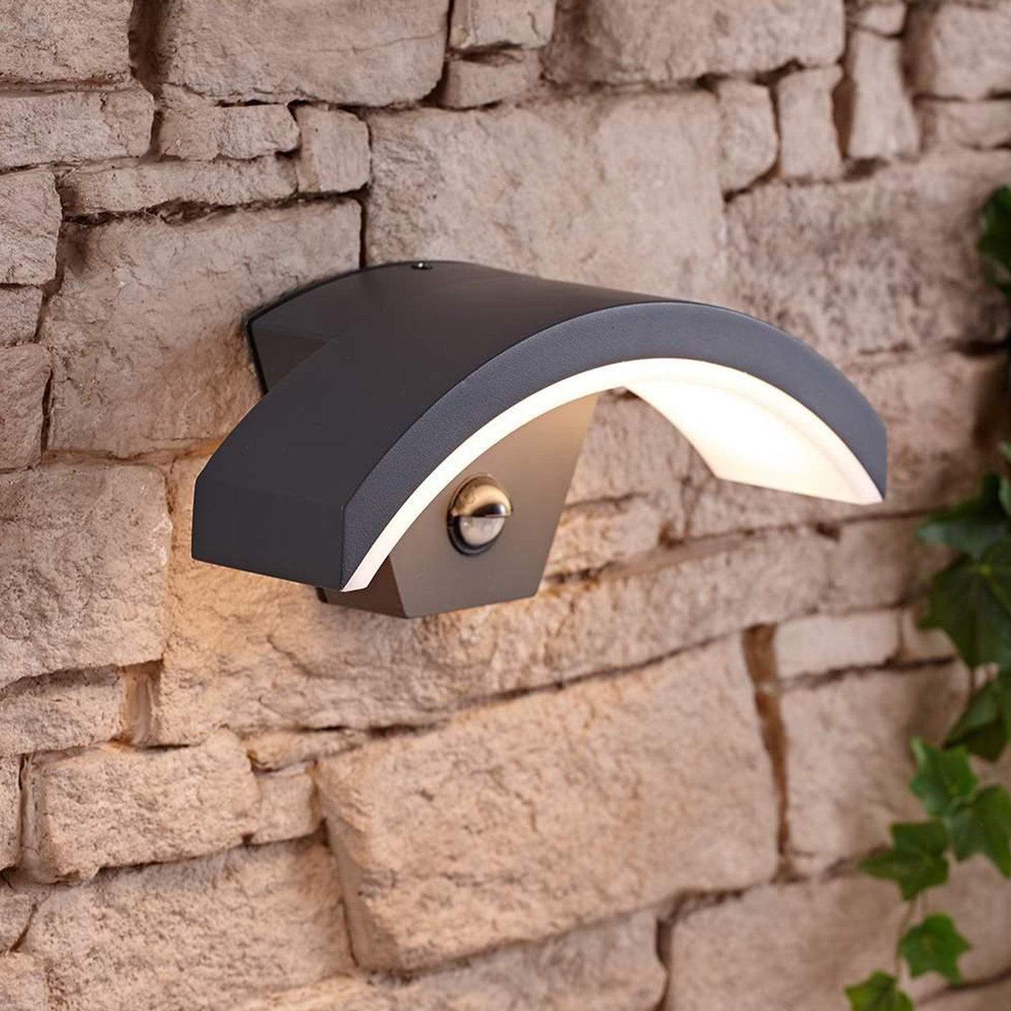 Outdoor Curve Wall Light 8W 3000K 360lm IP54 with Integrated PIR sensor