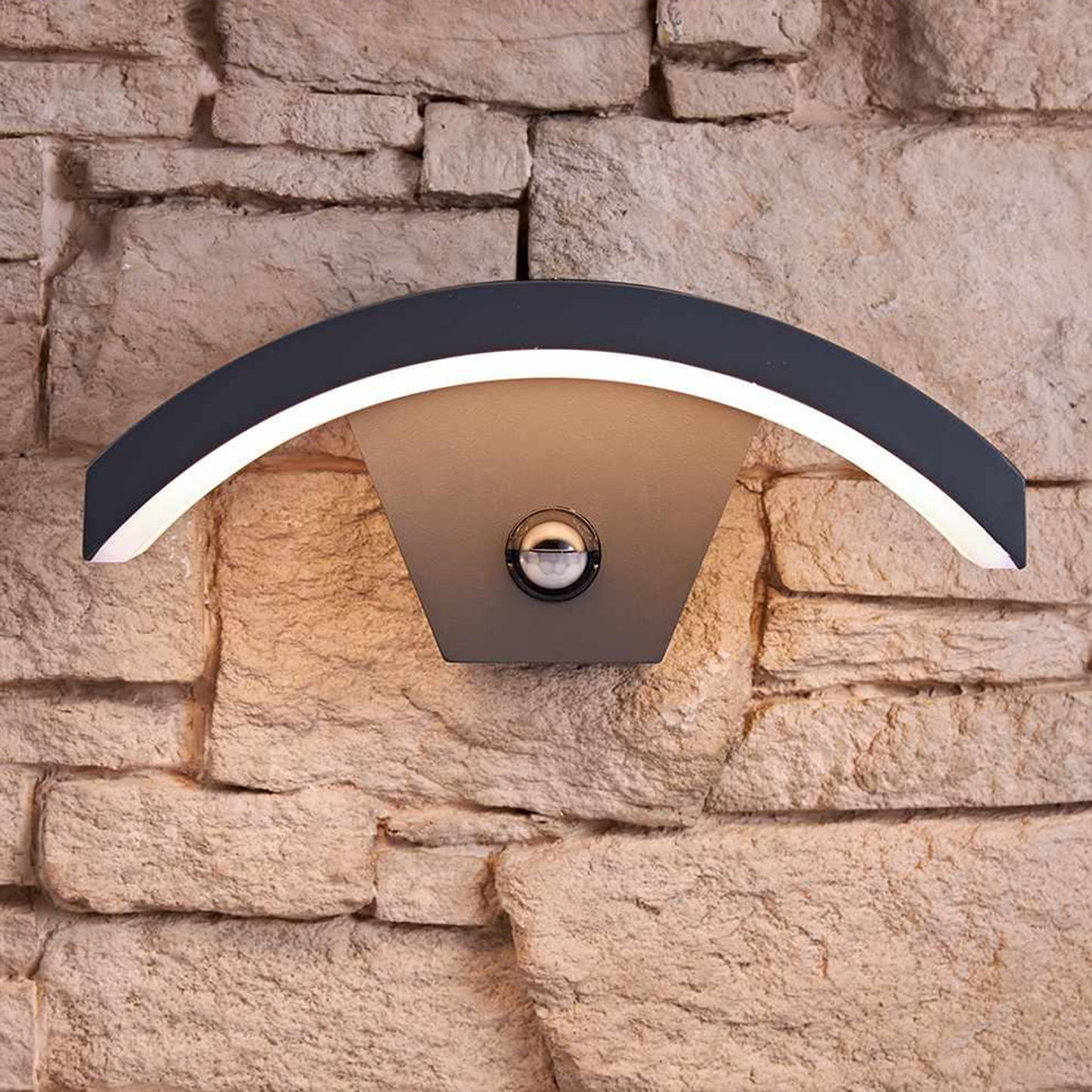 Outdoor Curve Wall Light 8W 3000K 360lm IP54 with Integrated PIR sensor